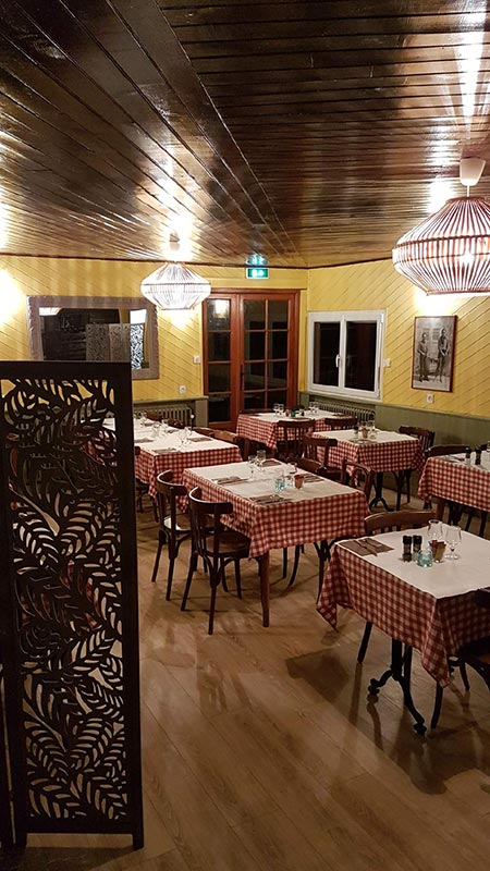 restaurant-la-cascade-la-frasnee-clairvaux-les-lacs-salle-restaurant